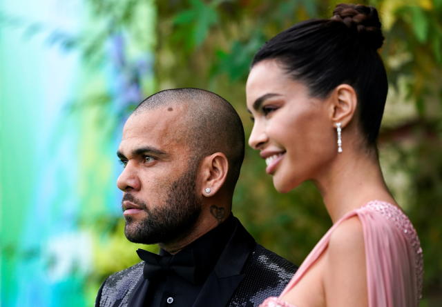 Esposa visita Daniel Alves na prisão: ‘Não vou deixá-lo sozinho’