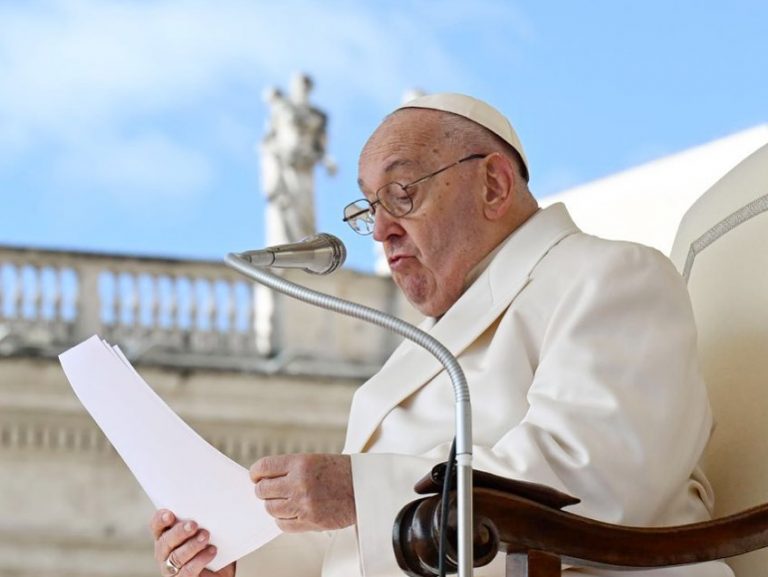 ‘Estou próximo a vocês e rezo’, diz papa Francisco a arcebispo de Porto Alegre