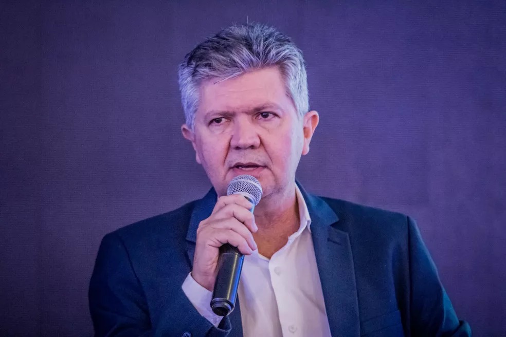 Ex-secretário é quem tem os nomes, diz Wilson