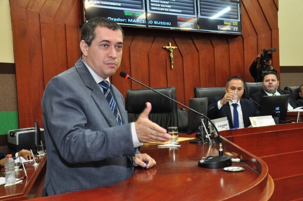 Ex-vereador tenta derrubar bonificação de parlamentares