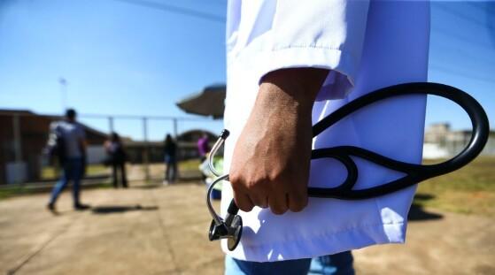 Falso médico faz seis plantões em policlínica na Capital