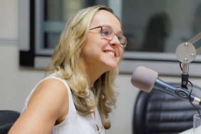 Fávaro anuncia aproximação de Natasha e a revela como possível nome ao governo