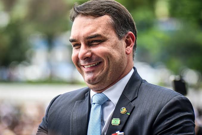 Flávio Bolsonaro admite disputar prefeitura do Rio de Janeiro em 2024