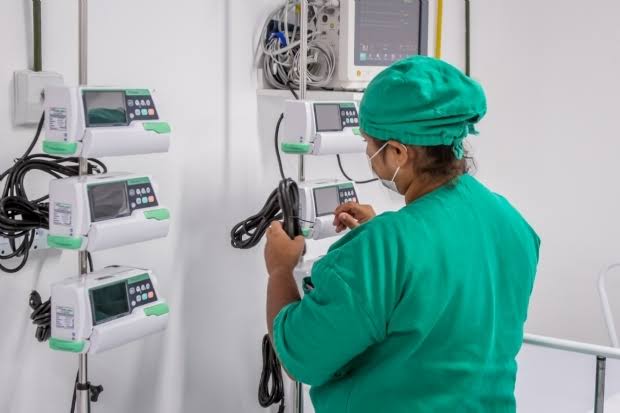 Gabinete de intervenção  abre inscrições para médicos com salários de até R$ 10 mil em Cuiabá