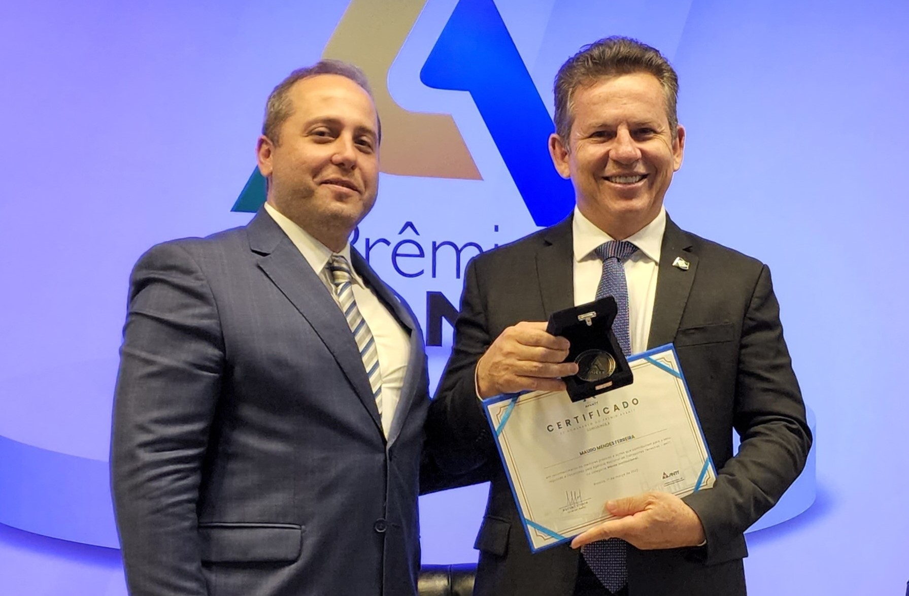 Governador recebe homenagem por soluções inovadoras na infraestrutura