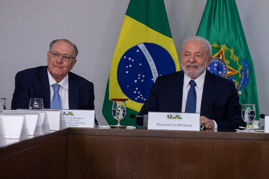 Governo anuncia corte de impostos para carros populares