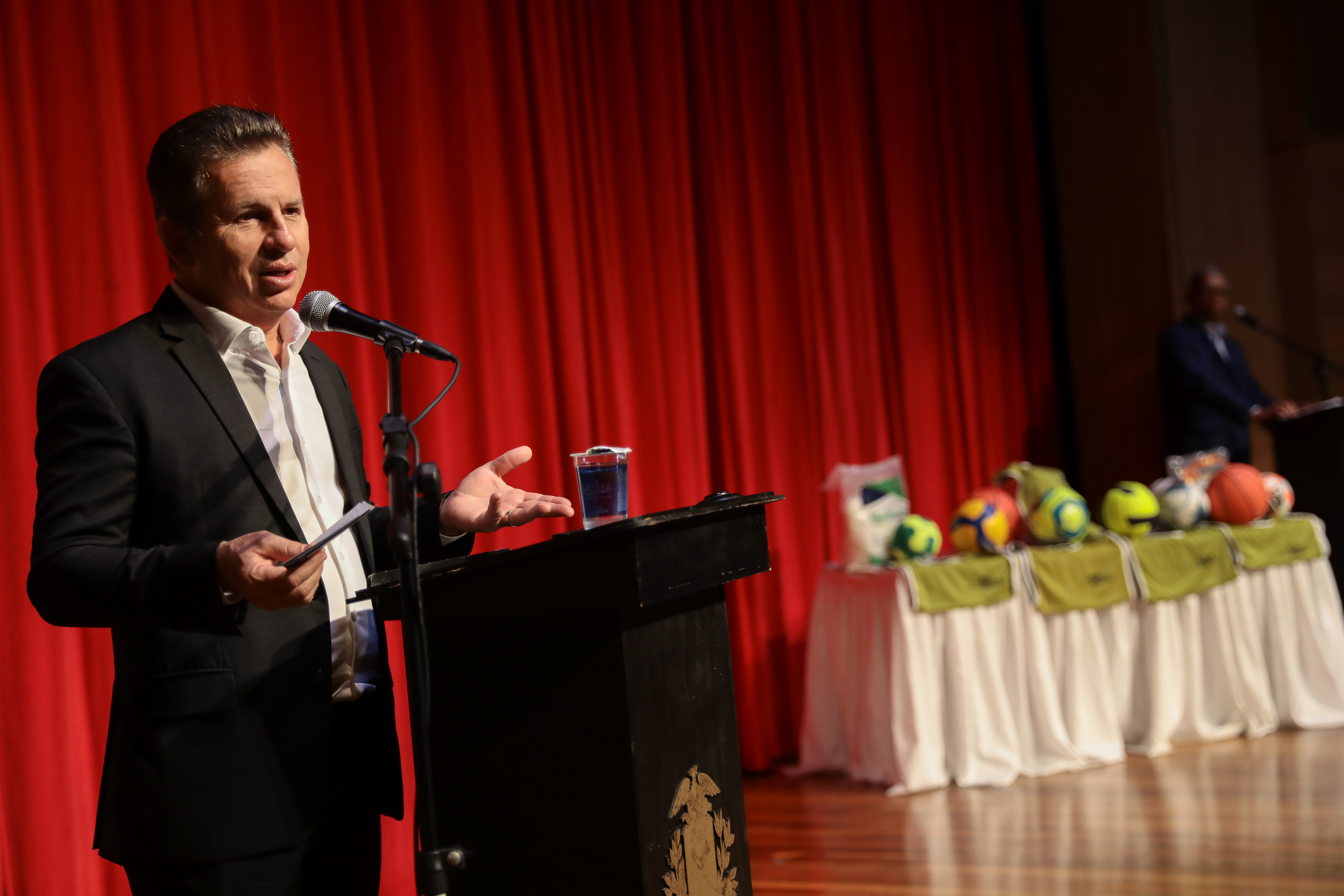 Governo de MT entrega kits esportivos e apresenta planejamento de 2023 para o setor