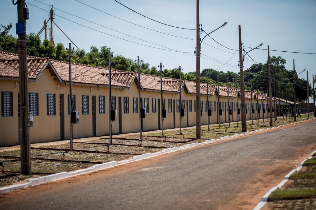 Governo de MT garante a construção de 50 casas populares para famílias de Canarana