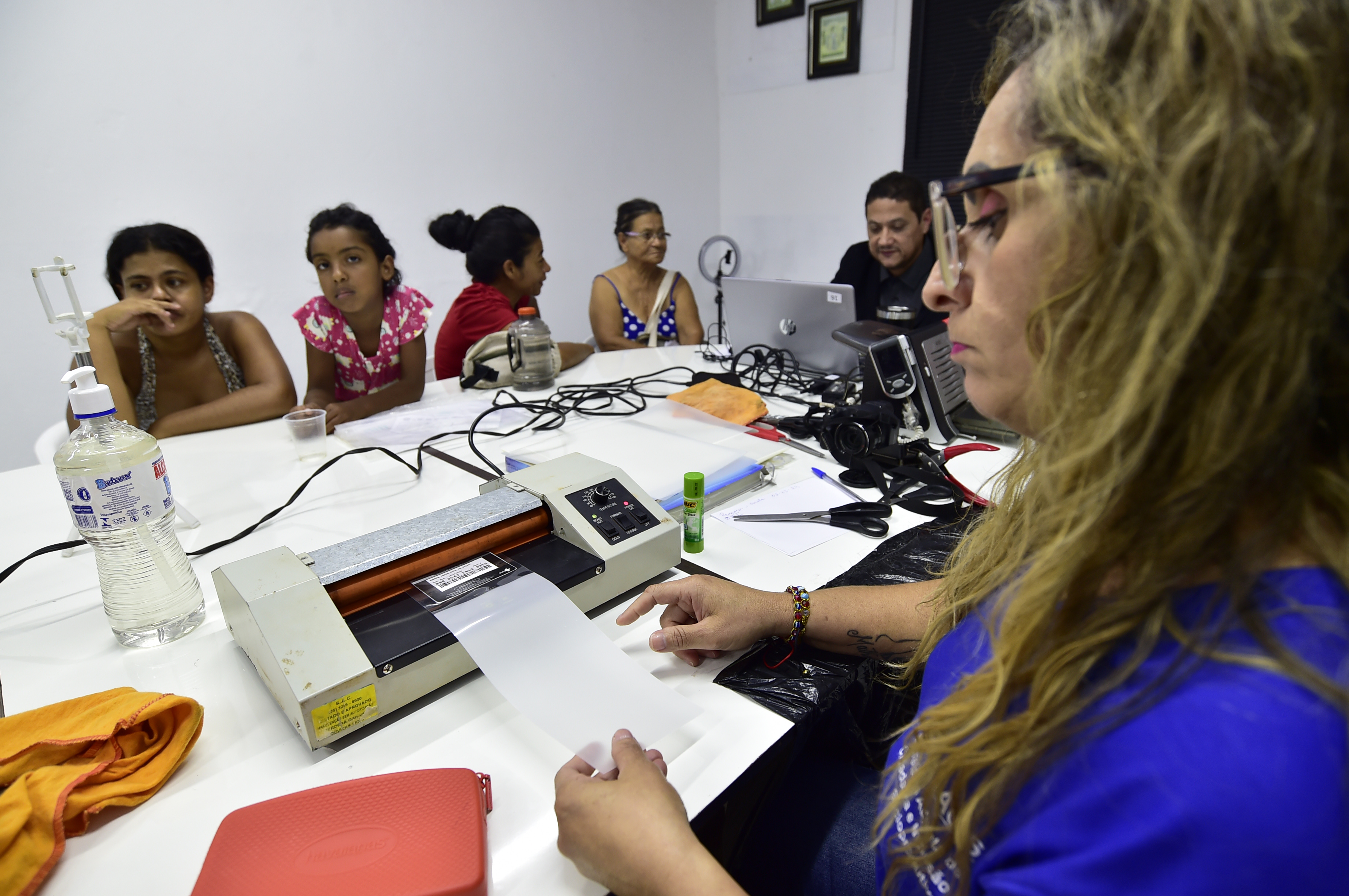 Governo de MT realiza mutirão em Cuiabá para cadastramento do Programa Ser Família