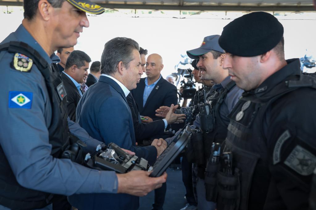 Governo  entrega  2.600,   pistolas Glock; policiais militares terão a própria arma