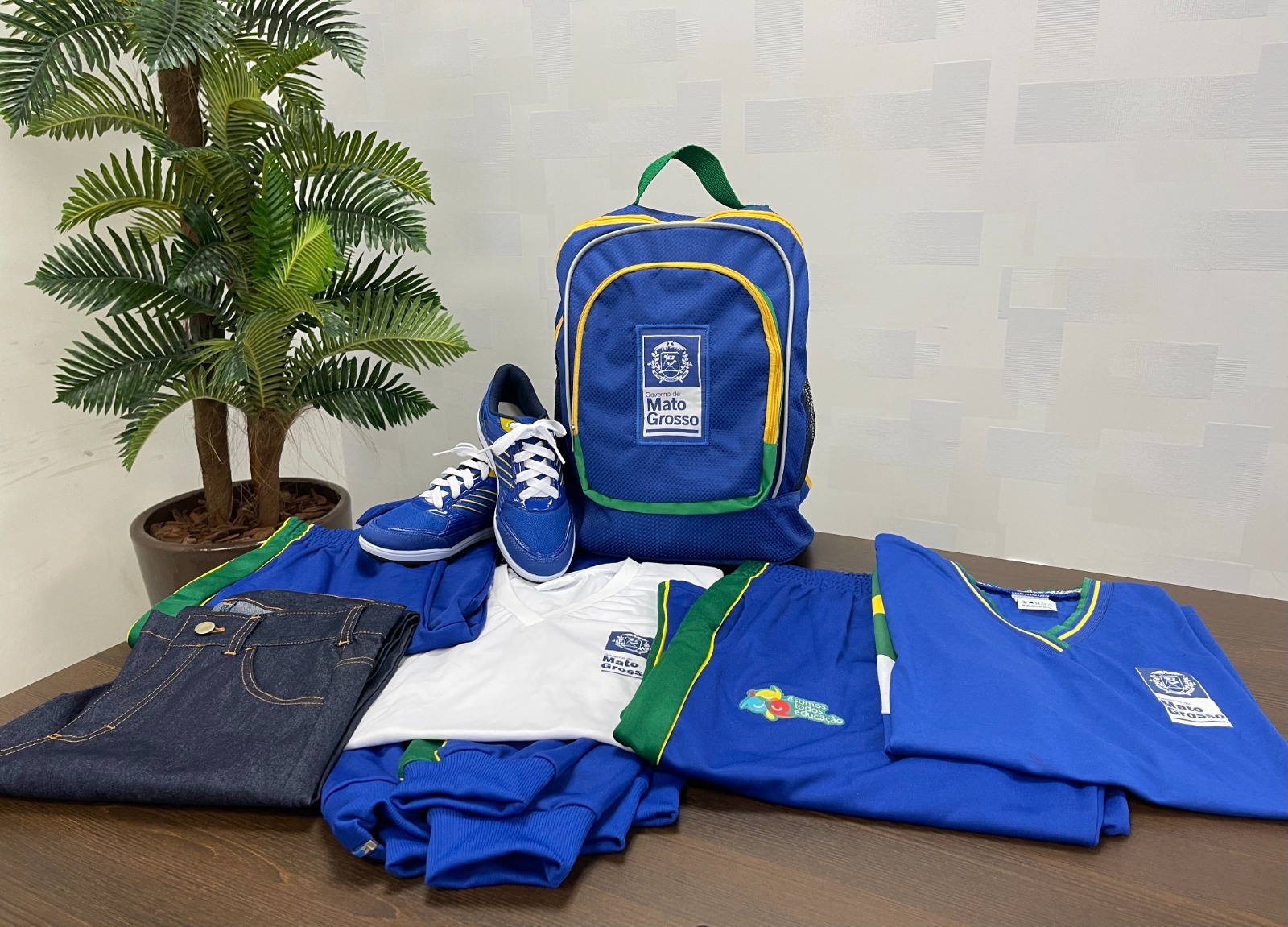 Governo intensifica entrega de uniformes a mais de 348 mil estudantes da Rede Estadual