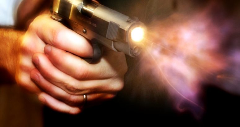 Homem é morto a tiros por policial após discussão em bar de Cuiabá