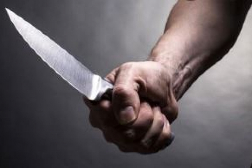 Homem esfaqueia colega durante discussão e acaba preso