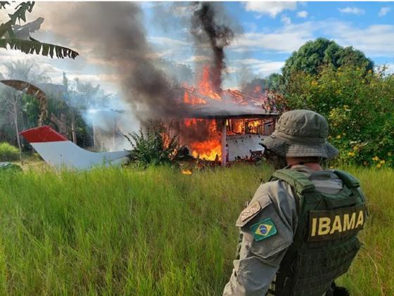 Ibama destrói maquinários de garimpeiros em terra indígena; vídeo