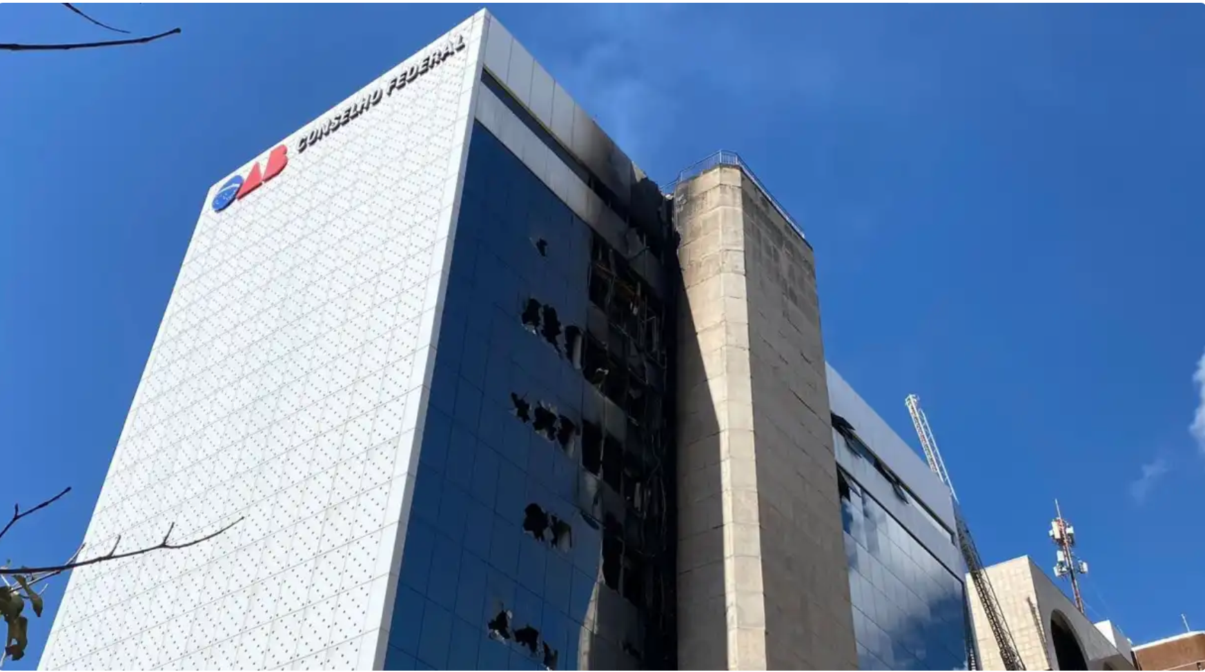 Incêndio atinge prédio da OAB em Brasília; veja vídeo