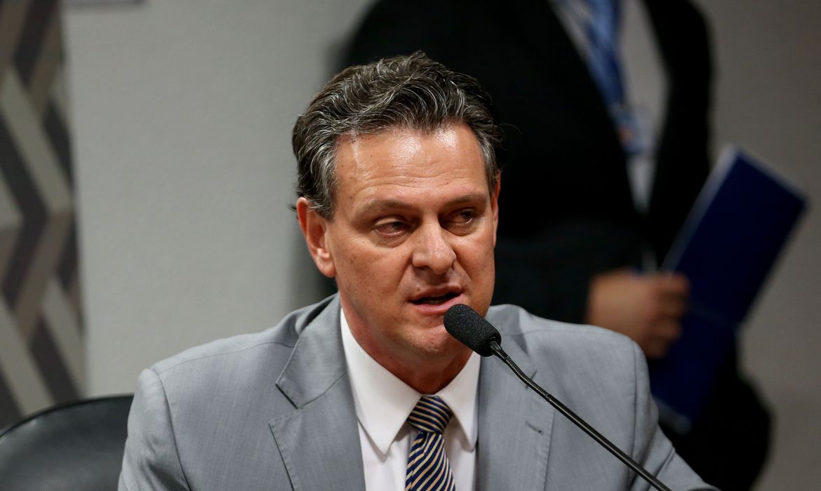 Integrantes do PSD não querem entregar cargos do governo de MT