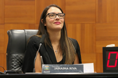 Janaina comemoração decisão do TJMT sobre intervenção na Saúde de Cuiabá