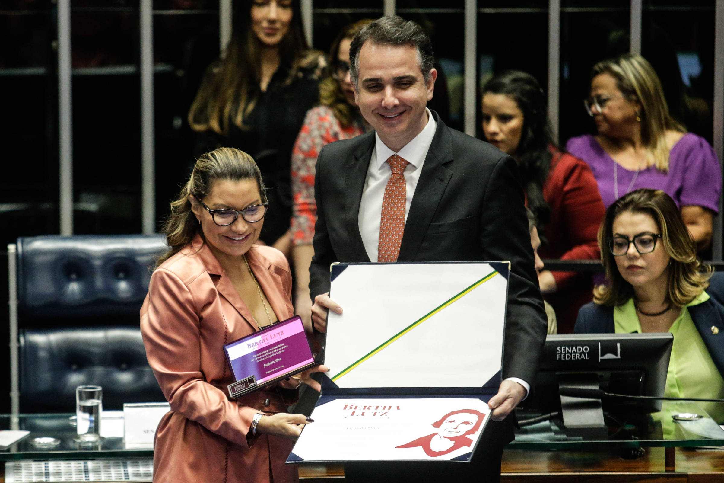 Janja diz que é alvo de mentiras e sofre ataques à honra e ameaças