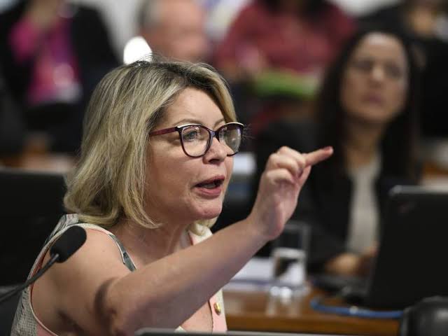 "Juíza aposentada nega acusação de deixar ex-governador nu antes de depoimentos"