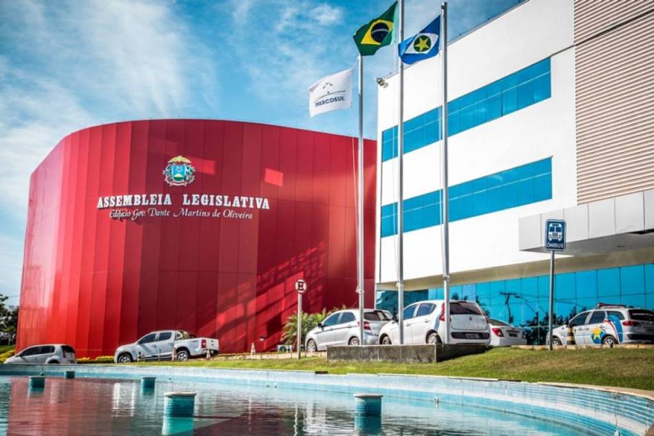 Juíza mantém ação que busca ressarcimento de R$ 377 mil por esquema na ALMT
