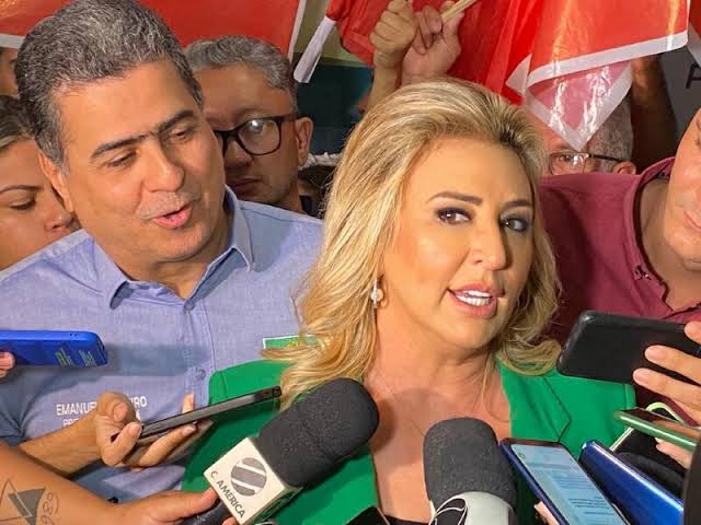 Justiça mantém multa de R$ 100 mil contra primeira-dama por fake news