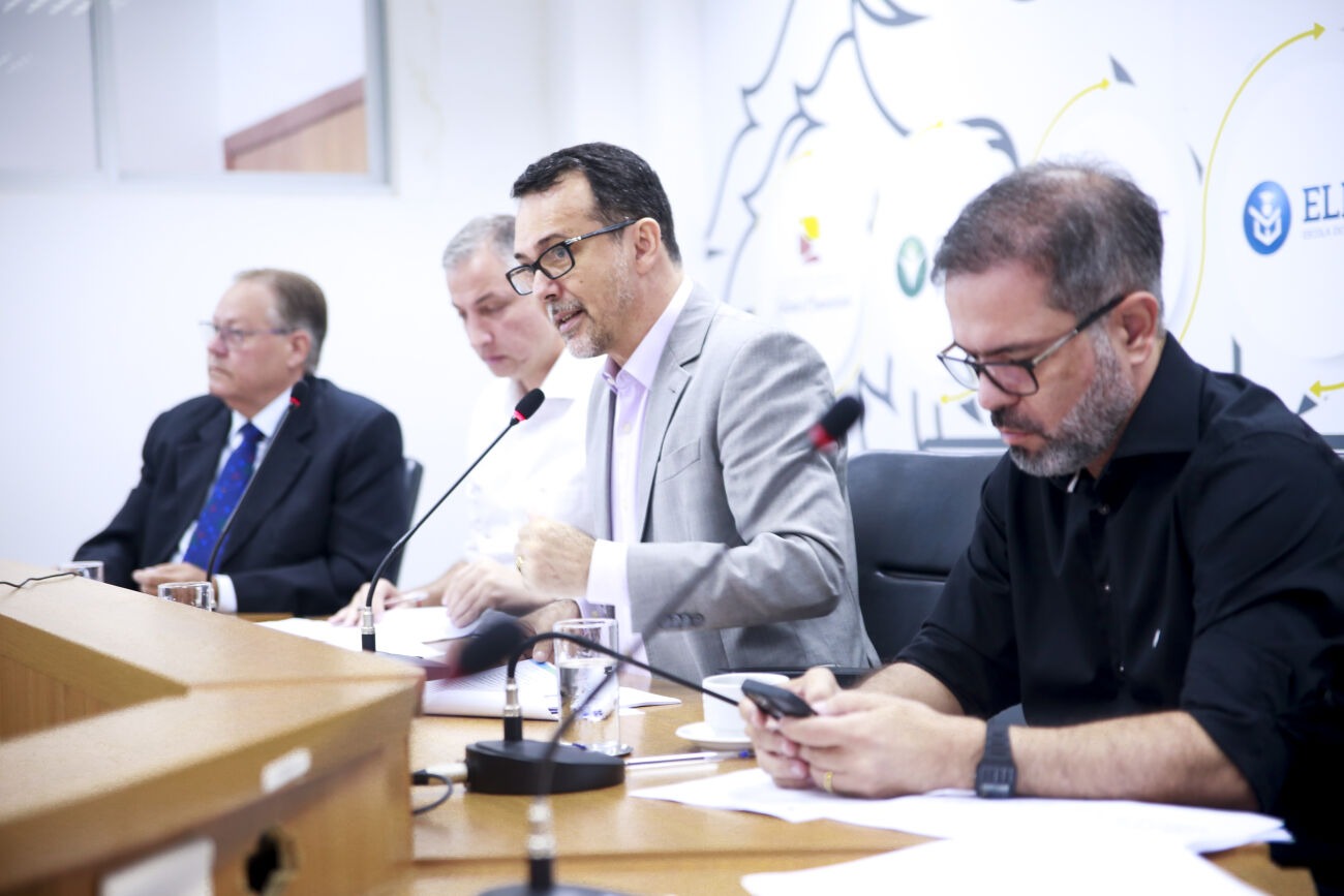 Lúdio aprova relatório de interventora, mas detona abandono de Emanuel com unidades de Saúde