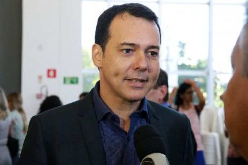 Lúdio convoca secretário para tratar de atribuição, fechamento e militarização de escolas