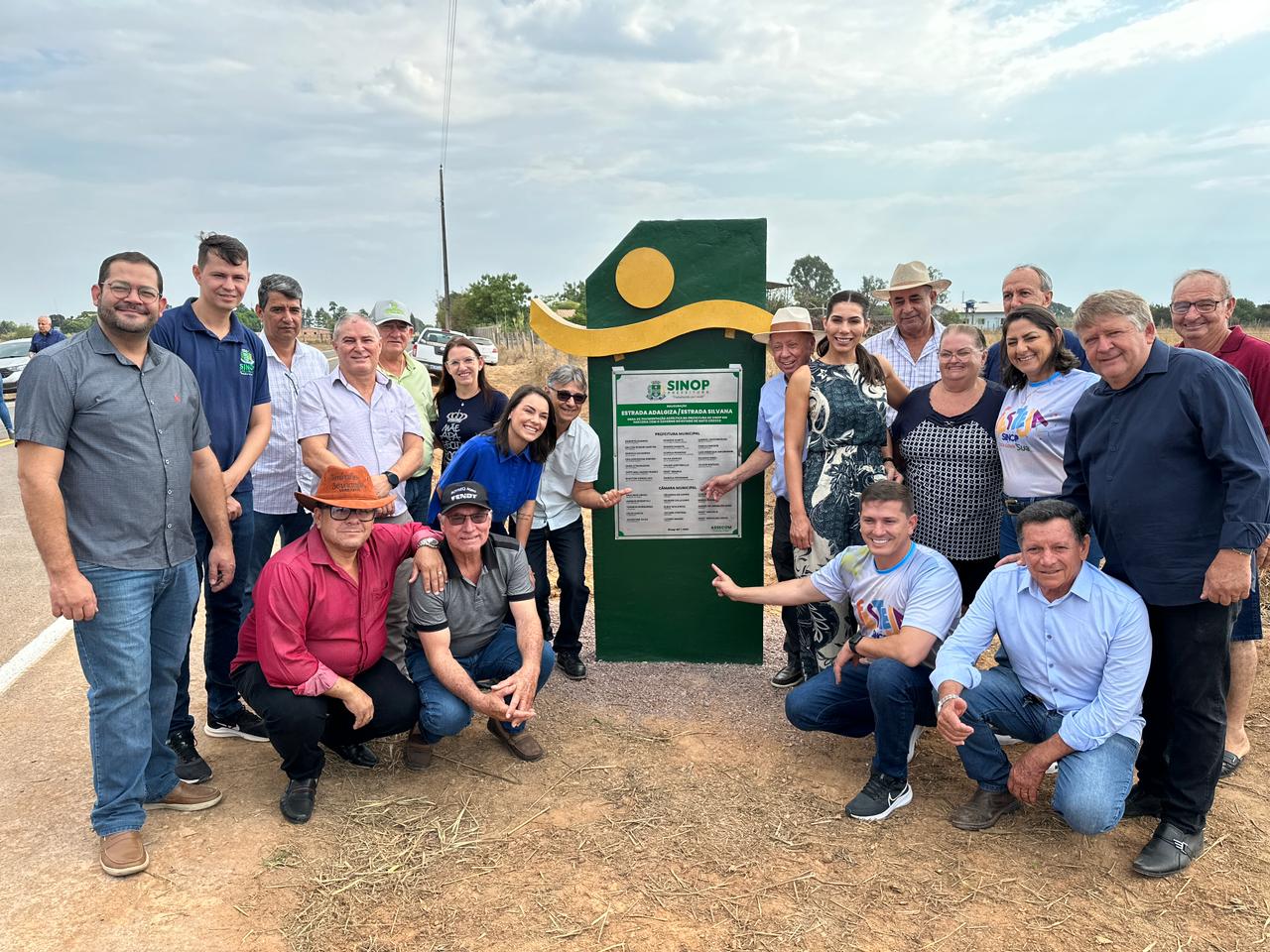 Mais qualidade de vida: Prefeito inaugura obras de asfalto das estradas Adalgisa, Silvana e Jacinta
