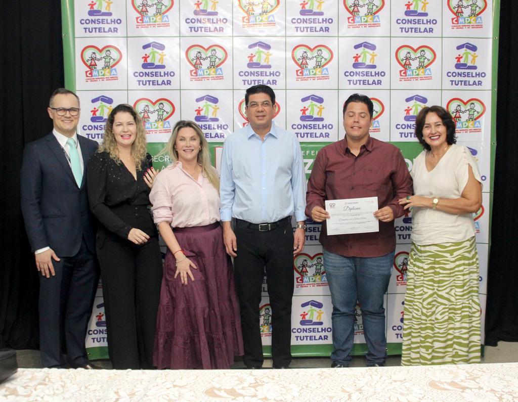 MAIS SEGURANÇA, MAIS RESPEITO KALIL EMPOSSA CONSELHEIROS TUTELARES E SUPLENTES E COBRA DEDICAÇÃO REDOBRADA