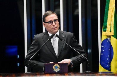 Mauro assume Senado