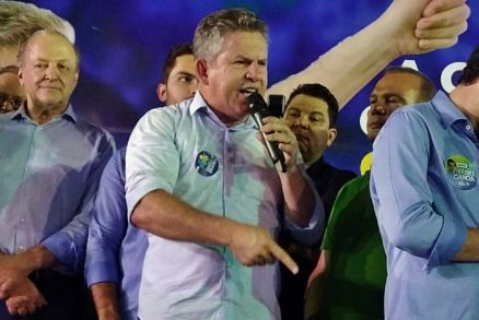 Mendes cita lealdade, alfineta Emanuel e promete Estado melhor