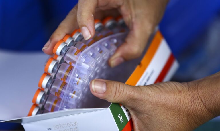 Ministério da Saúde recomenda vacinação de crianças de 3 a 5 anos com Coronavac