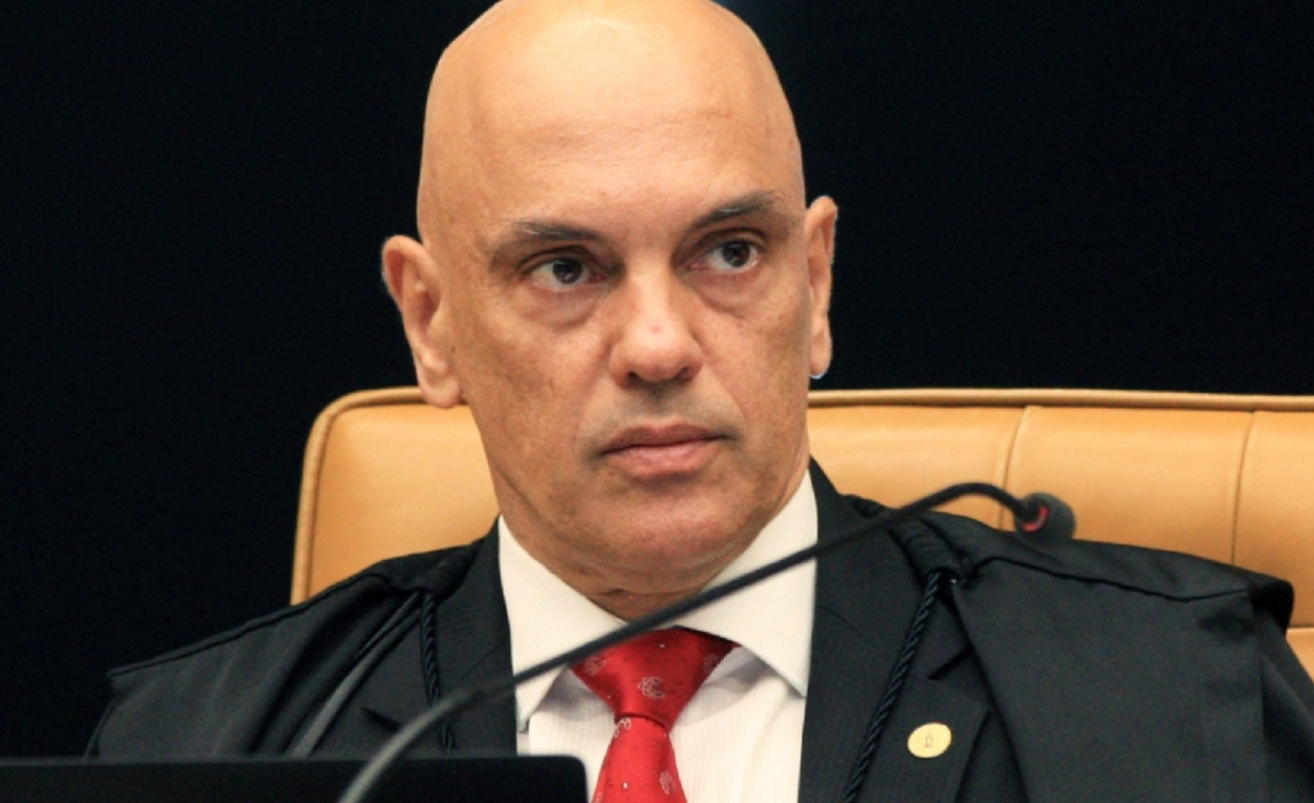 Moraes diz que cuiabano detido no 8 de janeiro desafiou STF ao romper tornozeleira e mantém prisão