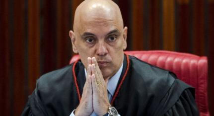 Moraes nega liberdade a homem que levou réplica da Constituição durante atos extremistas