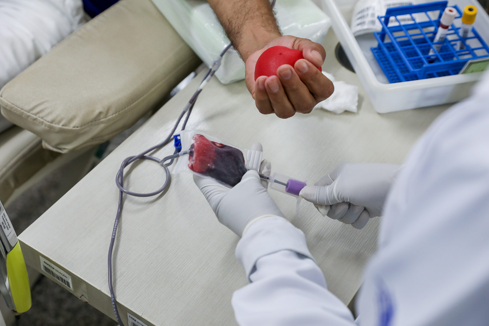 MT Hemocentro convoca doadores de sangue; unidade precisa dos tipos negativos e plaquetas