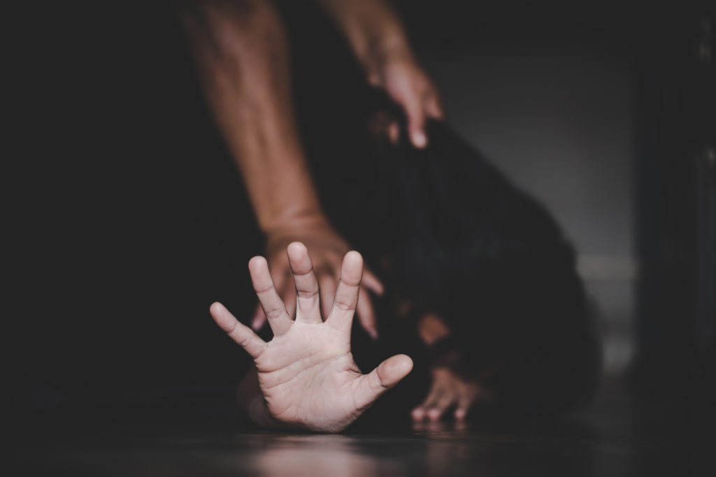 Mulher é agredida e estuprada após ser assaltada em hotel de Cuiabá