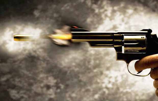 Mulher é assassinada na rua com tiro na testa