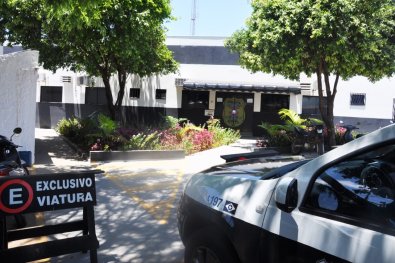 Mulher é presa por trocar remédios e matar a própria mãe em MT