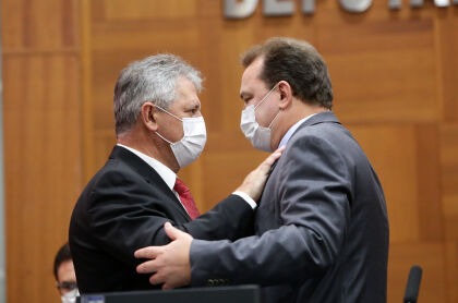 Na mira de cargo, Dilmar endossa apoio à Russi