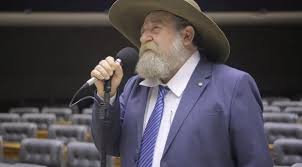 Nelson Barbudo aguarda posse na Câmara Federal após morte de Amália Barros