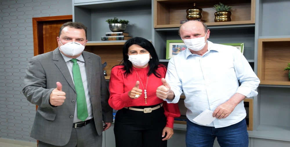 Neri classifica atitude de Max Russi como ridícula e o chama de 'Maria vai com as outras'