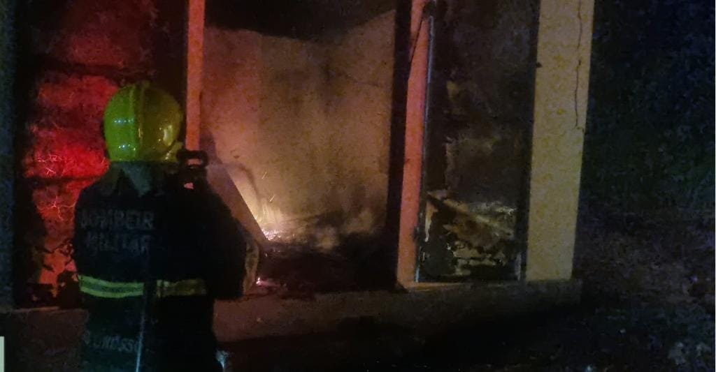Incêndio atinge estande de tiro do Exército em Cáceres e mobiliza bombeiros