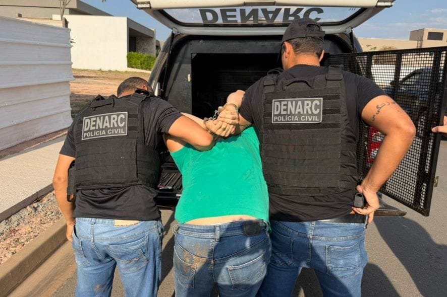 Homem é preso em Cuiabá ao plantar droga no carro da ex-companheira