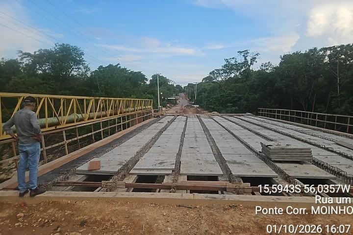 Ponte sobre o Córrego do Moinho atinge 83% de conclusão em Cuiabá
