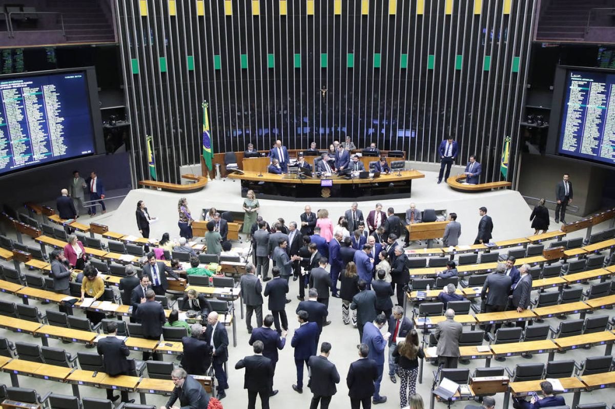 Apenas 7 de 21 partidos respondem determinação de Dino sobre controle de emendas