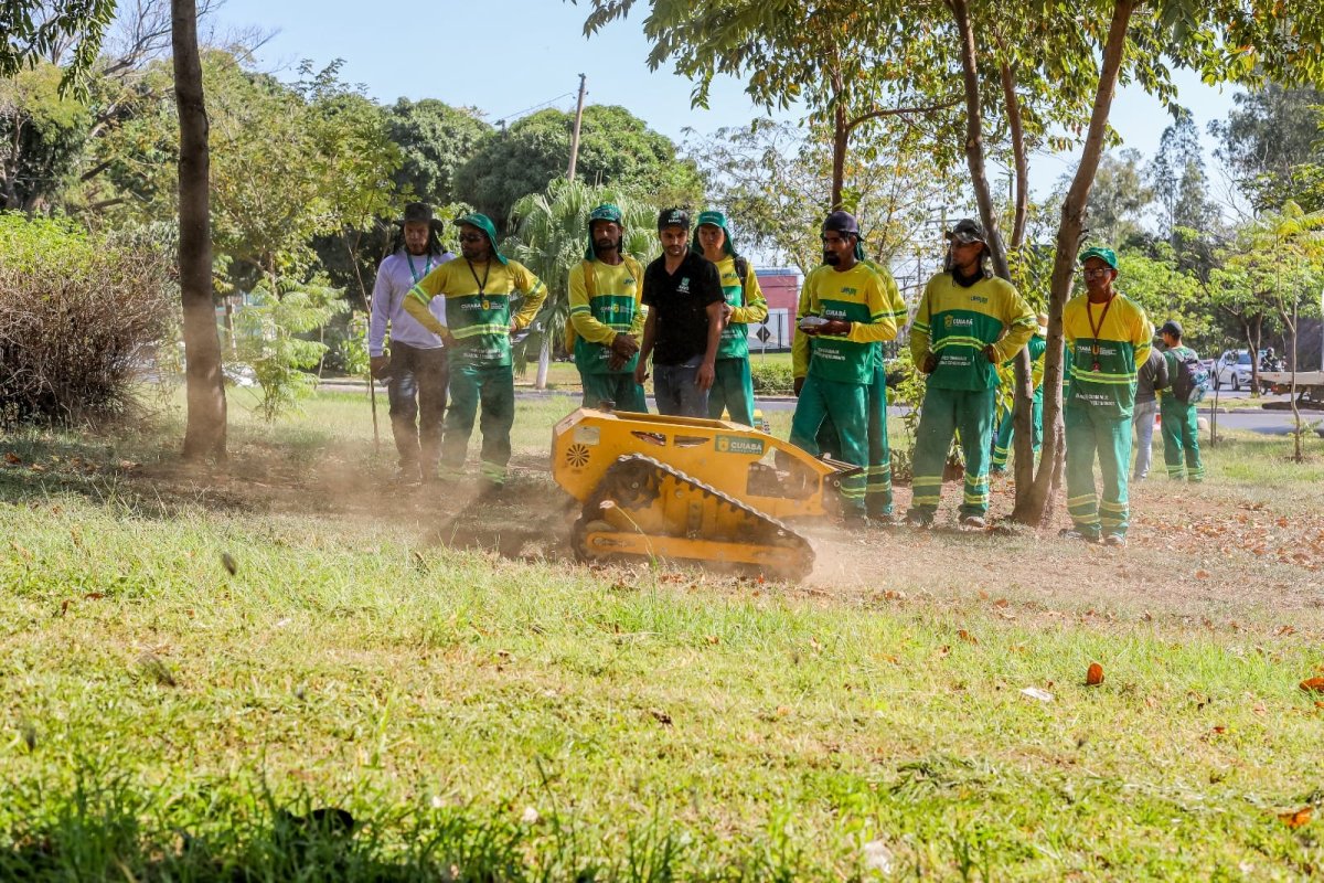 Cuiabá implementa roçadoras mecanizadas para acelerar limpeza e conservação de avenidas