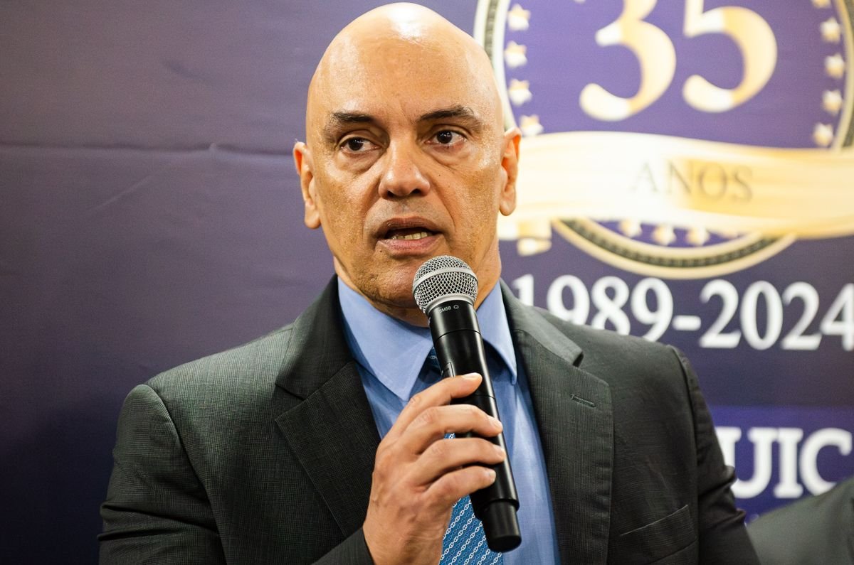 Críticas se intensificam contra Moraes após novas restrições a Bolsonaro