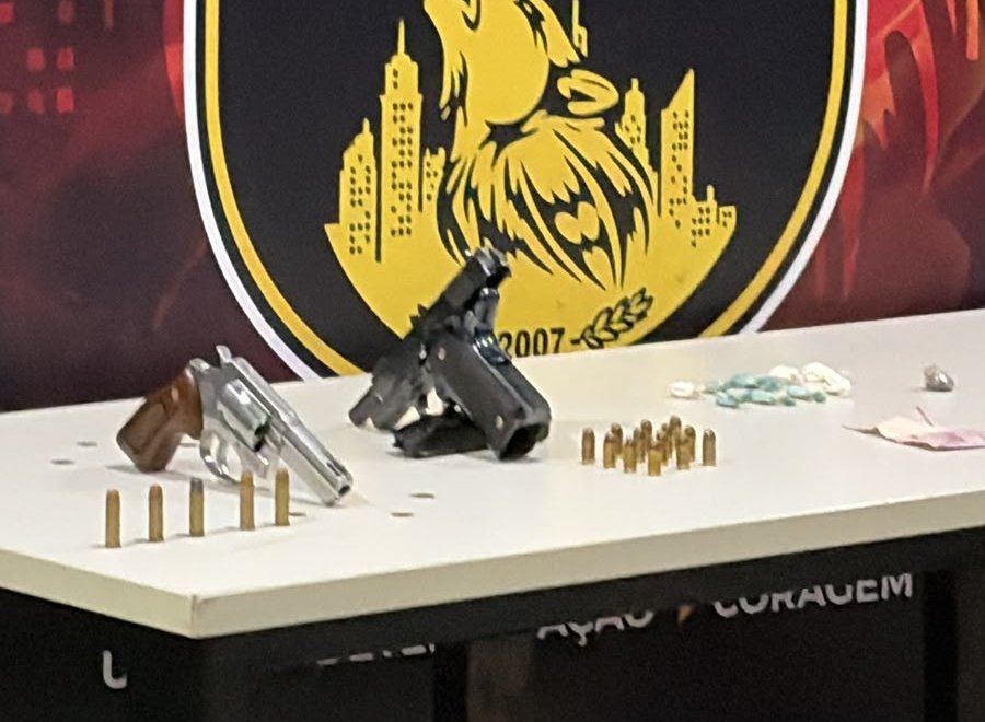 Polícia prende líder de facção e comparsa com armas e drogas em Várzea Grande