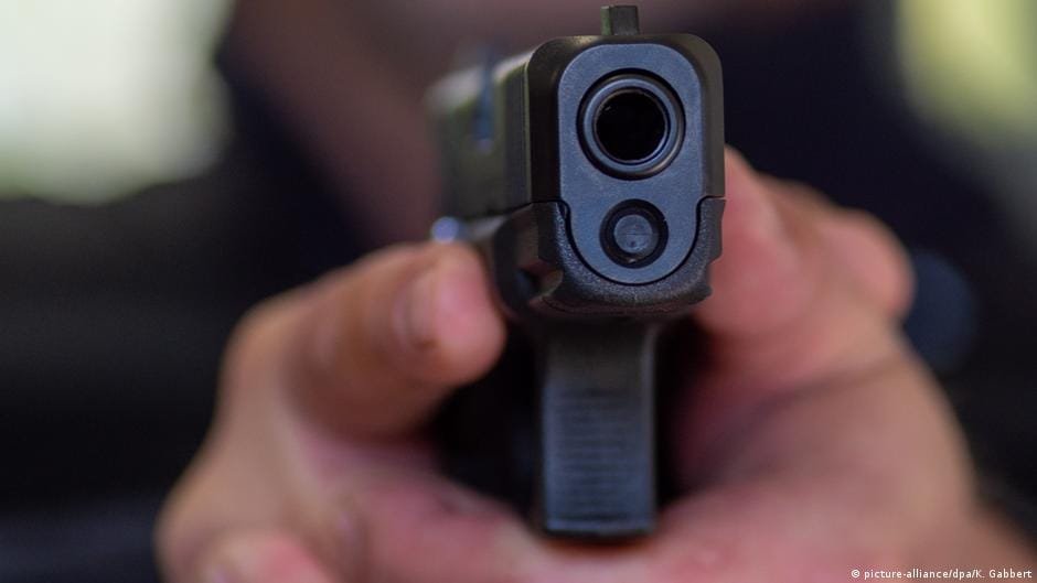 Jovem sofre disparos no abdômen em Cáceres; marido e irmão são apontados como suspeitos