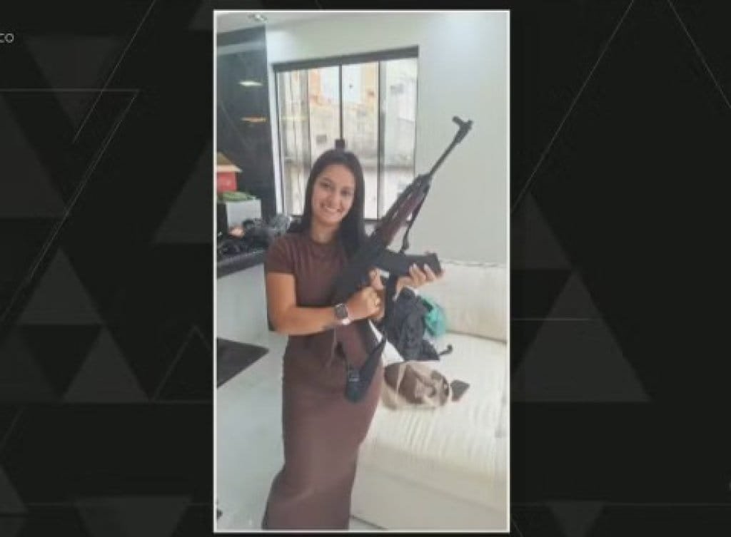 Missionária investigada por namorar líderes do Comando Vermelho e receber joias e carros de luxo